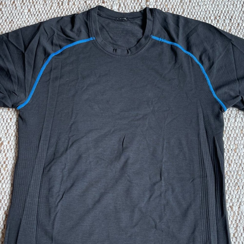 Lululemon Men's T-shirt (Medium)